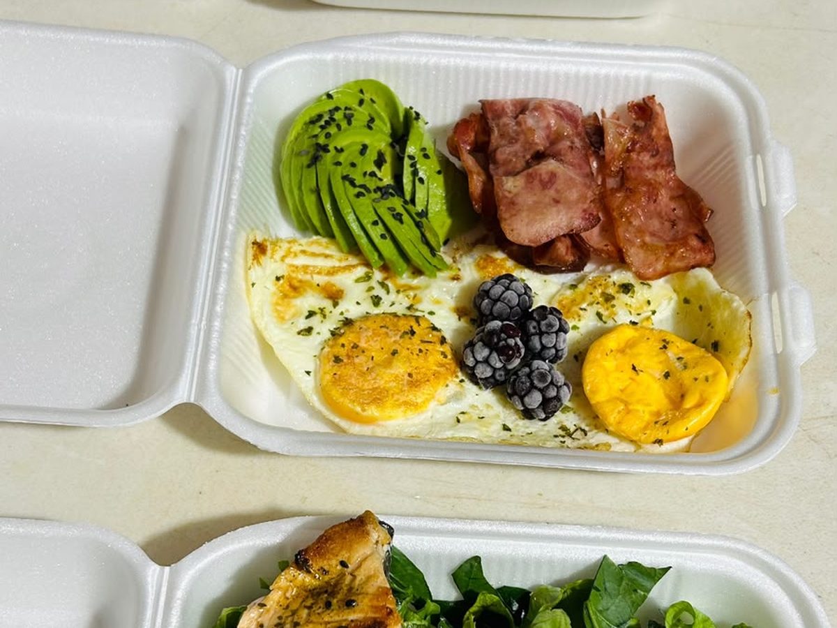 Ensalada de salmón — LM Wellness Food